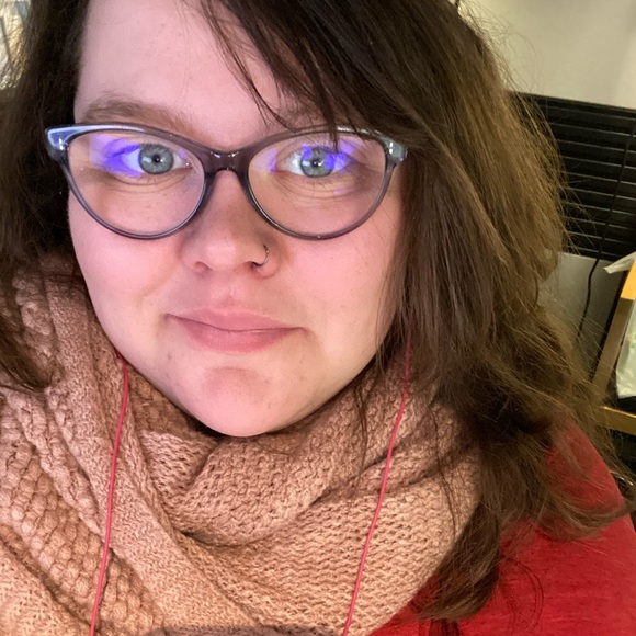 Meet your Posher, Nikki - Picture 3 of 3